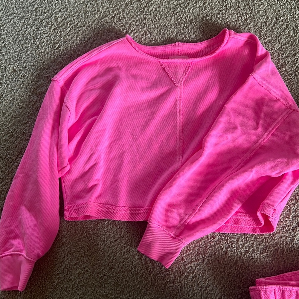 Aerie cropped sweatshirt and matching shorts set- hot pink